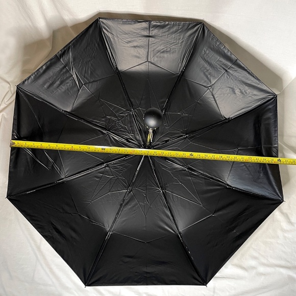 Black & White Camellia Umbrella ☂️ NIB - Picture 7 of 12